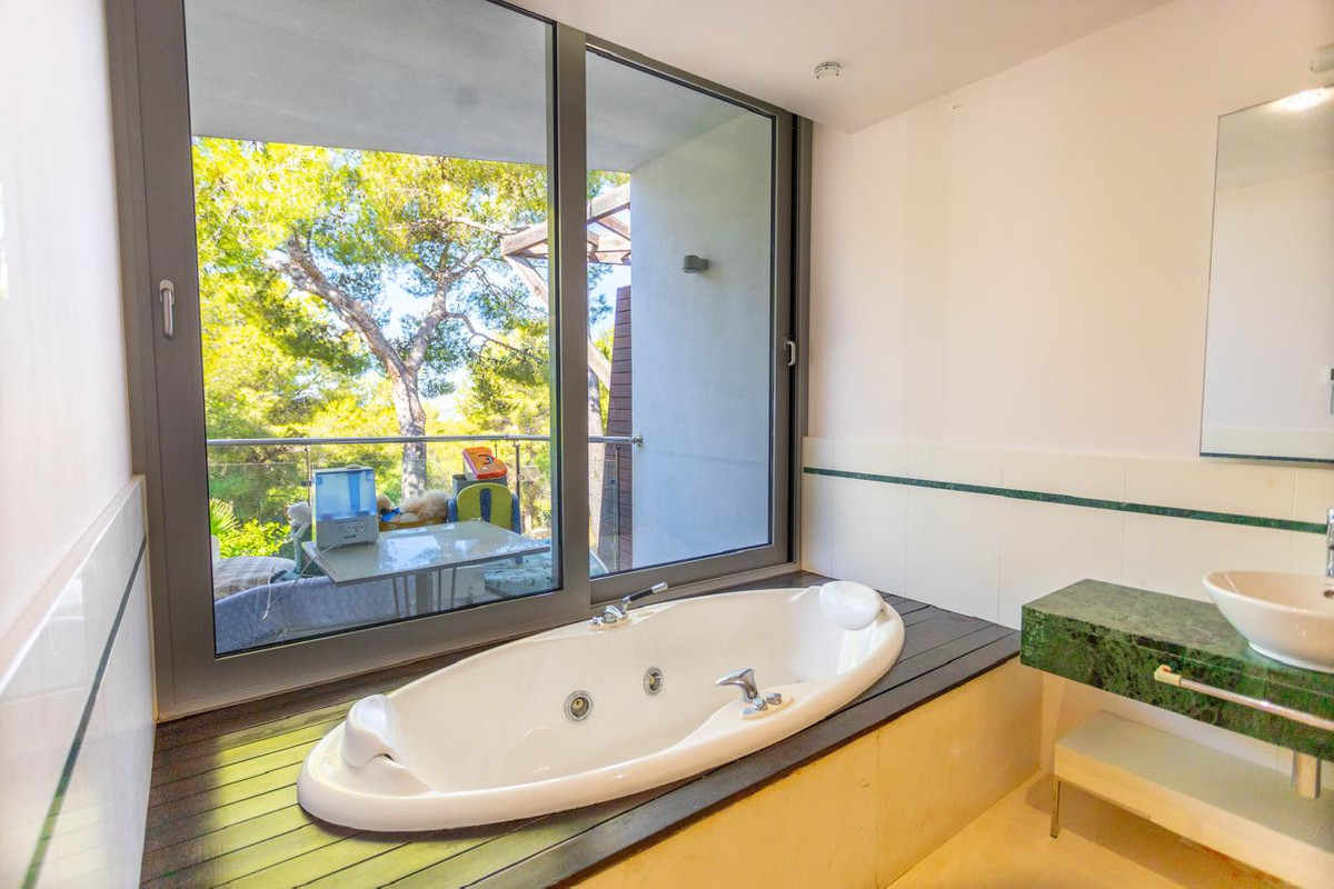 4 Bed Townhouse for sale in The Golden Mile Costa Del Sol, Málaga, Spain