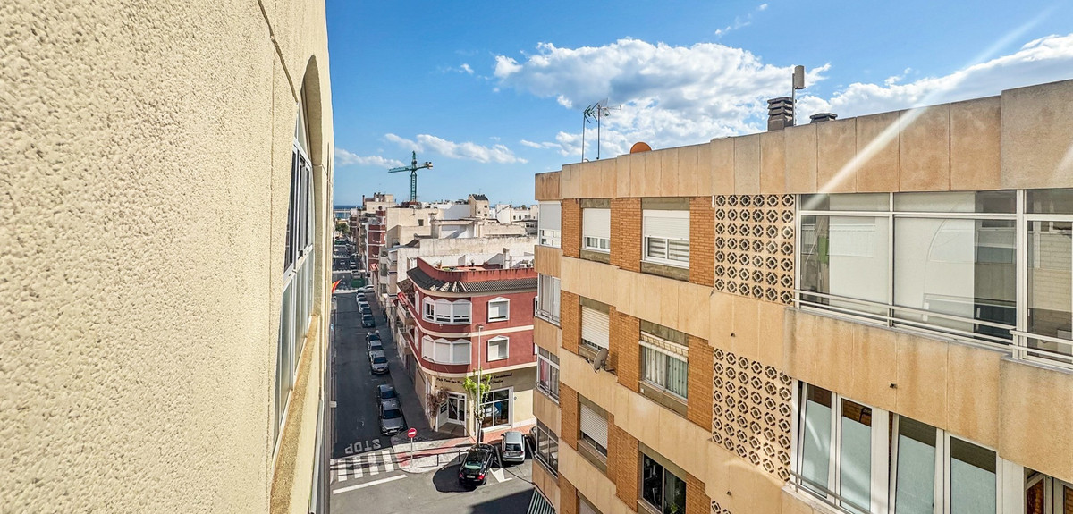 Se vende Apartamento Planta Media de 2 dormitorios en Costa Blanca, Alicante, España