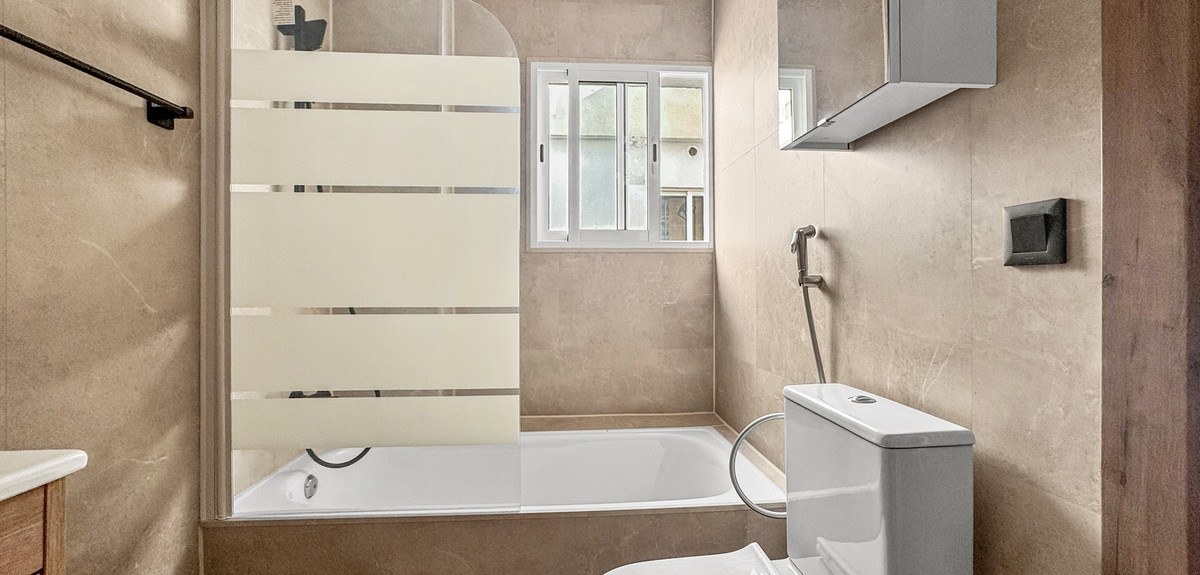 Se vende Apartamento Planta Media de 2 dormitorios en Costa Blanca, Alicante, España