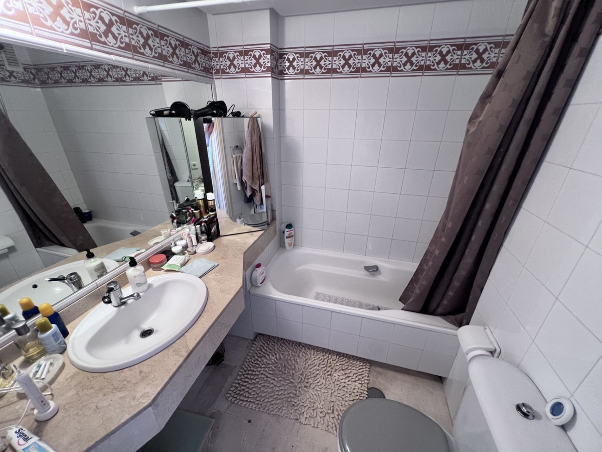 Se vende Apartamento en Planta Última de 2 dormitorios en Costa Del Sol, Málaga, España