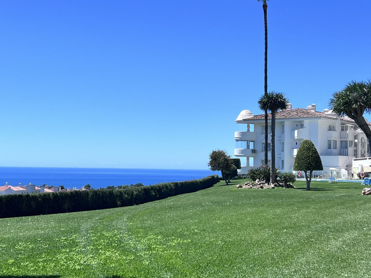 Se vende Apartamento en Planta Última de 2 dormitorios en Costa Del Sol, Málaga, España