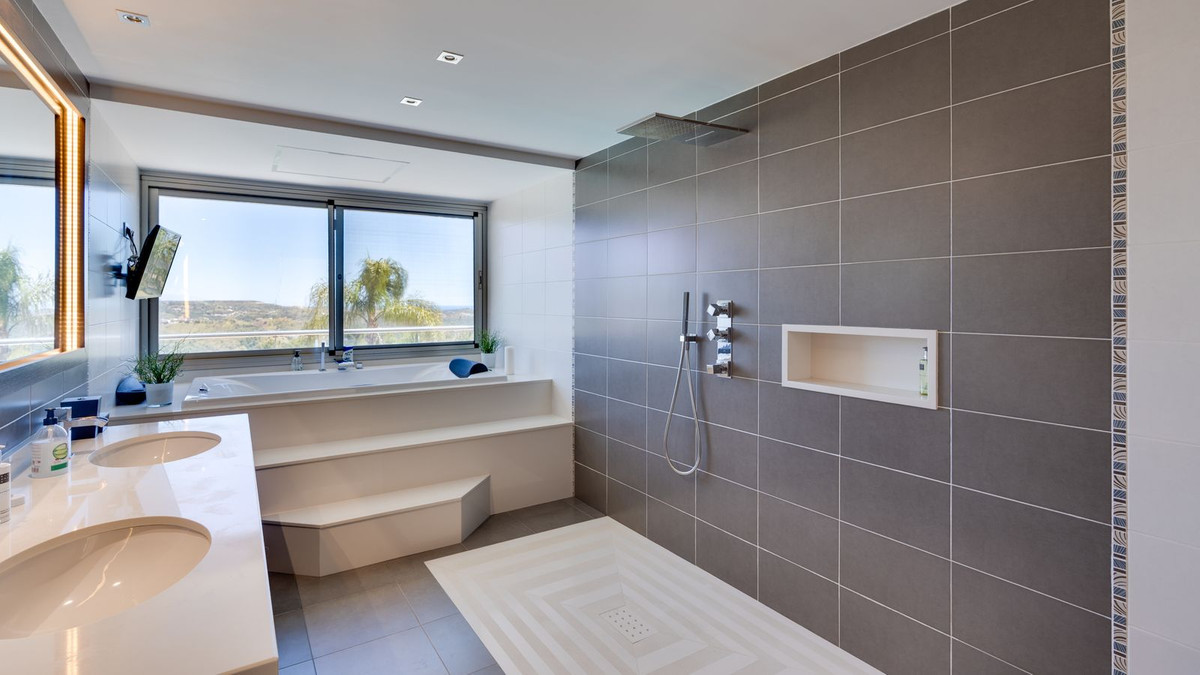 4 Bed Townhouse for sale in Calanova Golf Costa Del Sol, Málaga, Spain
