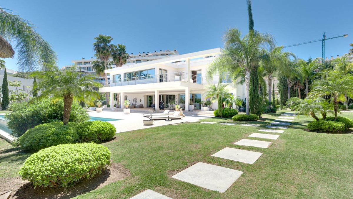 4 Bed Townhouse for sale in Calanova Golf Costa Del Sol, Málaga, Spain