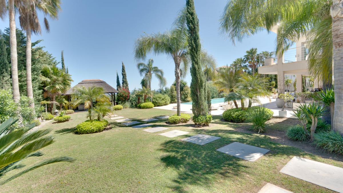 4 Bed Townhouse for sale in Calanova Golf Costa Del Sol, Málaga, Spain