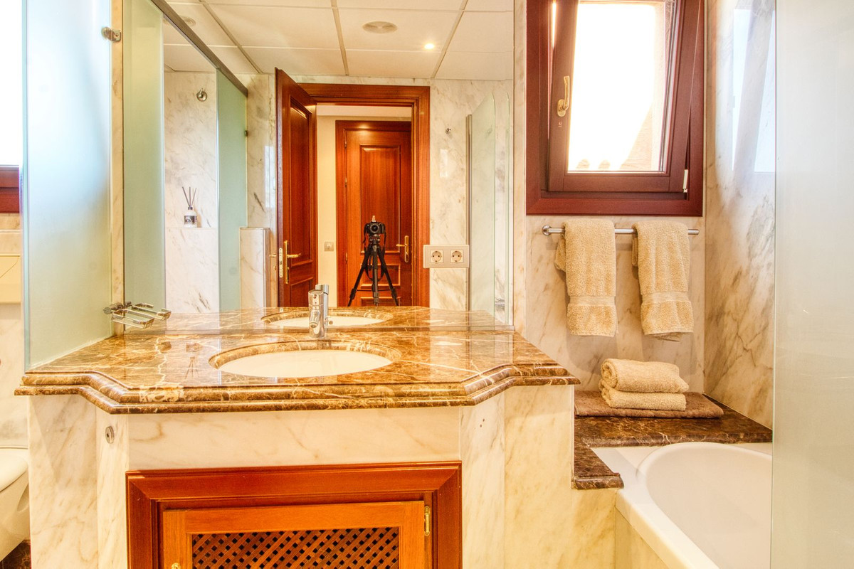 Se vende Apartamento Planta Media de 2 dormitorios en Costa Del Sol, Málaga, España