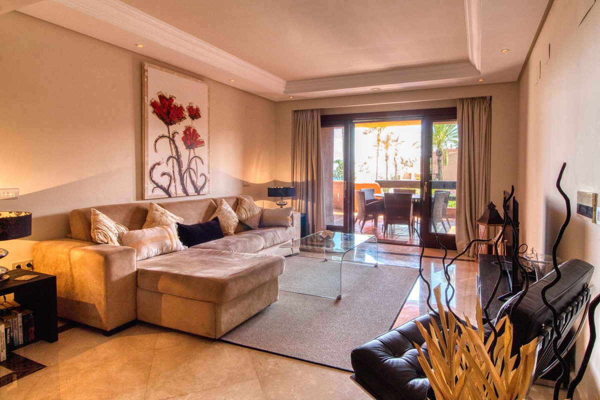 Se vende Apartamento Planta Media de 2 dormitorios en Costa Del Sol, Málaga, España
