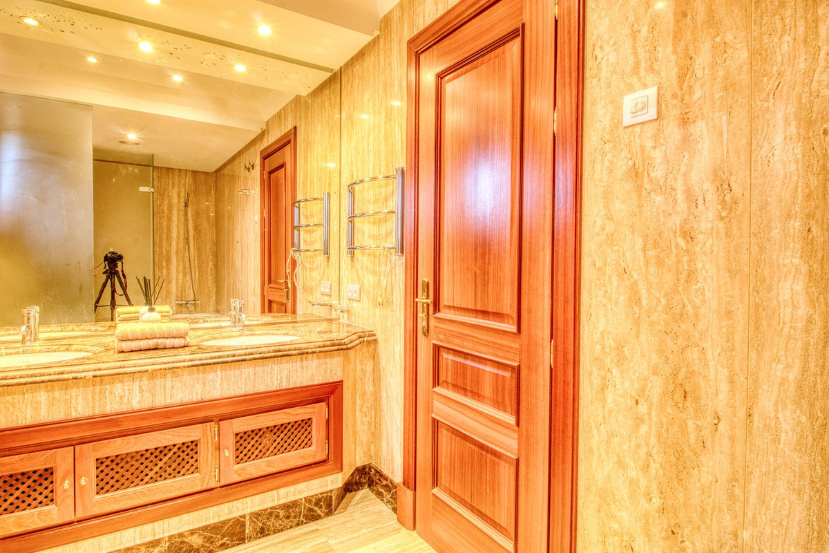 Se vende Apartamento Planta Media de 2 dormitorios en Costa Del Sol, Málaga, España