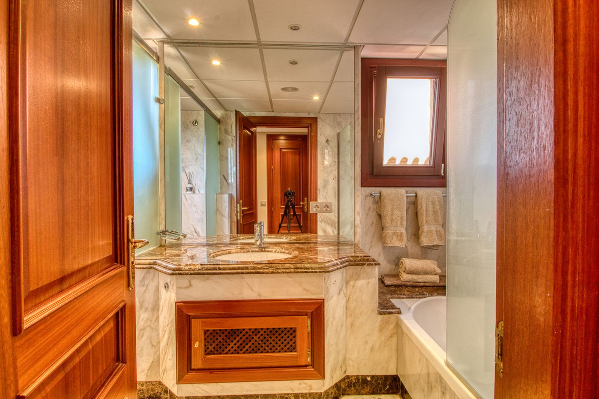 Se vende Apartamento Planta Media de 2 dormitorios en Costa Del Sol, Málaga, España