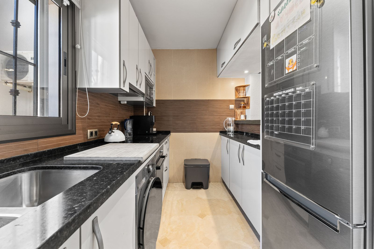Se vende Apartamento Planta Media de 2 dormitorios en Costa Del Sol, Málaga, España