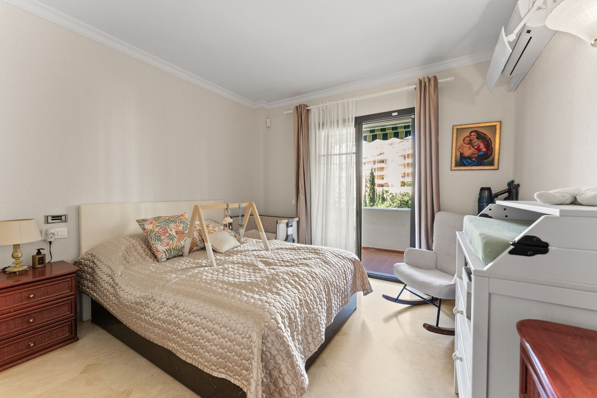 Se vende Apartamento Planta Media de 2 dormitorios en Costa Del Sol, Málaga, España