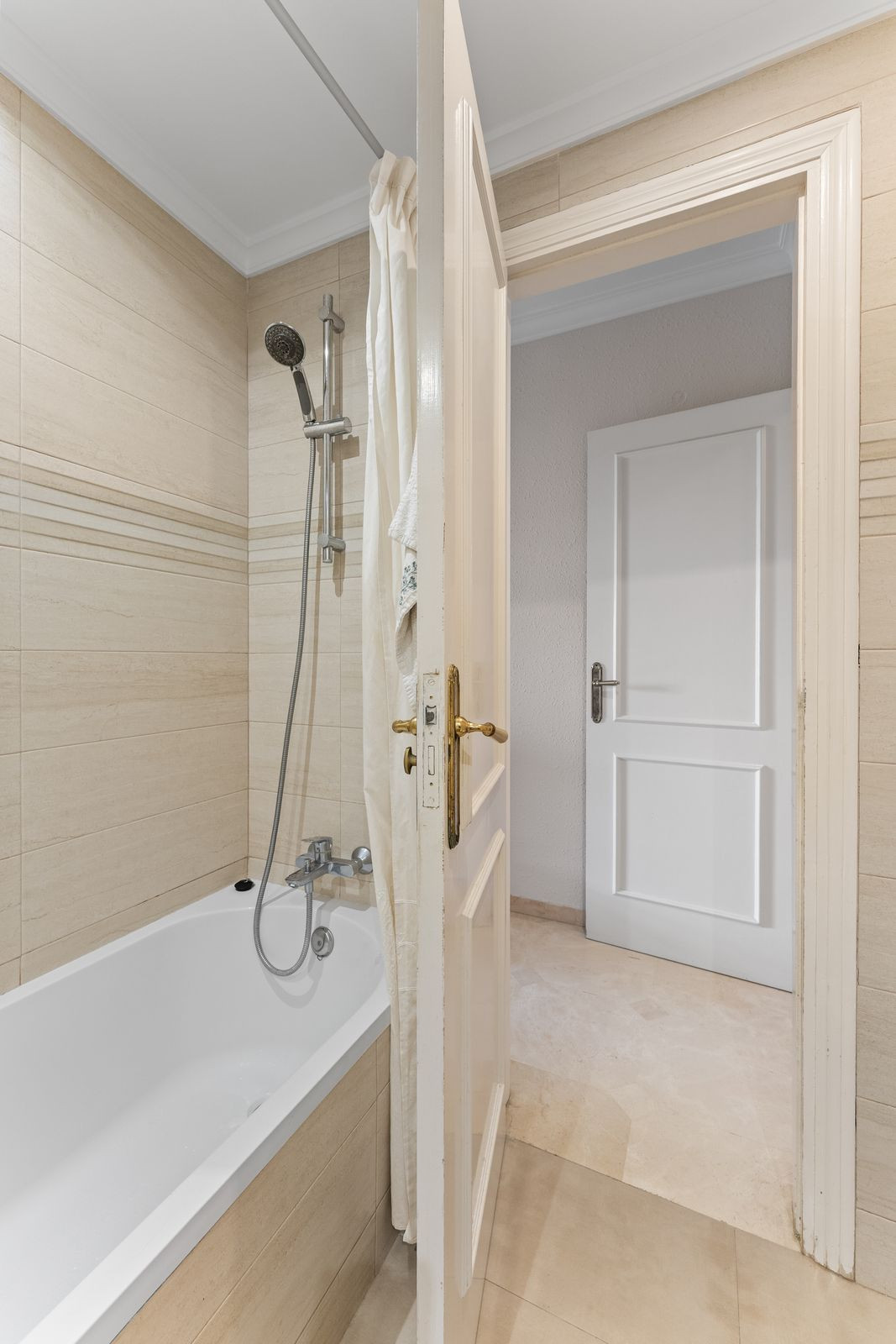 Se vende Apartamento Planta Media de 2 dormitorios en Costa Del Sol, Málaga, España
