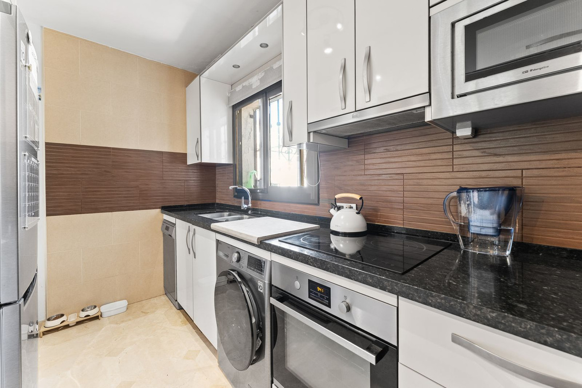 Se vende Apartamento Planta Media de 2 dormitorios en Costa Del Sol, Málaga, España