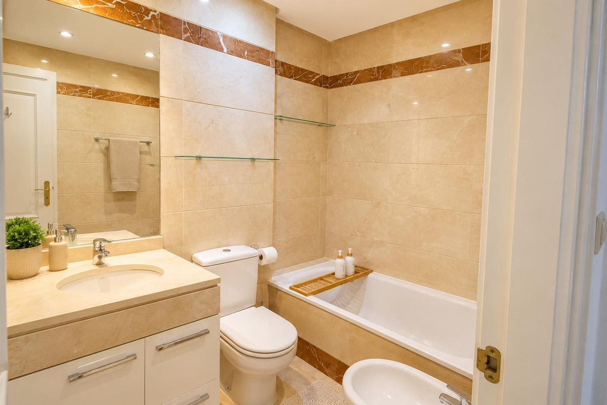 Se vende Apartamento Planta Baja de 2 dormitorios en Costa Del Sol, Málaga, España