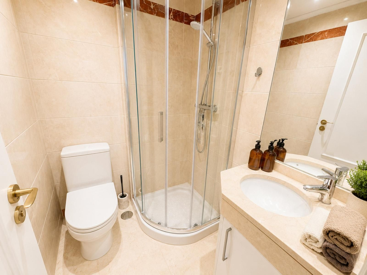 Se vende Apartamento Planta Baja de 2 dormitorios en Costa Del Sol, Málaga, España