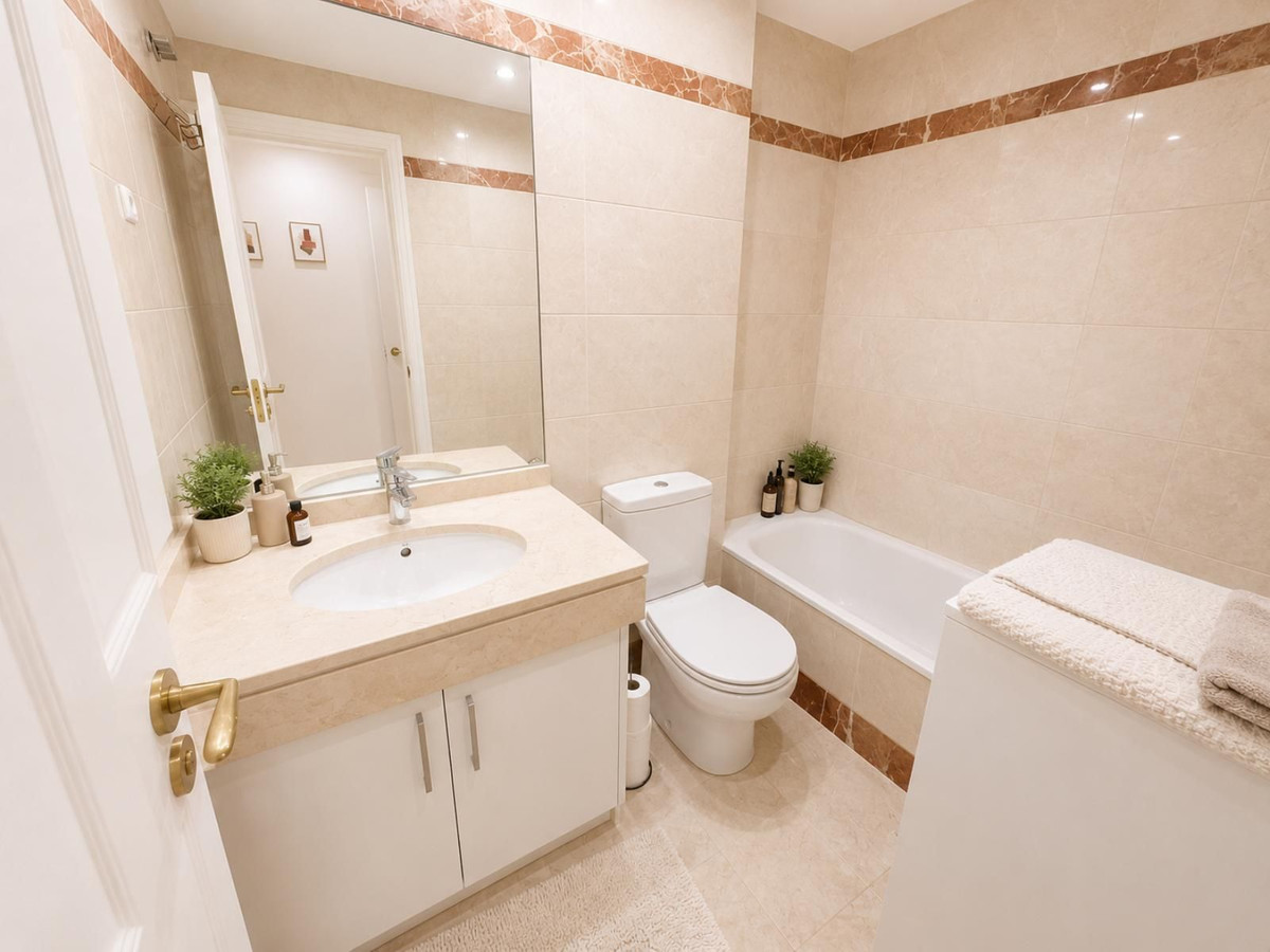 Se vende Apartamento Planta Baja de 2 dormitorios en Costa Del Sol, Málaga, España