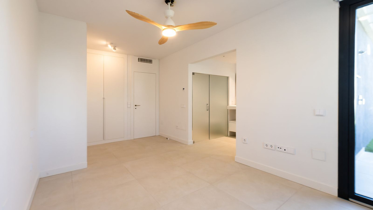 2 Bed Apartment for sale in Fuengirola Costa Del Sol, Málaga, Spain