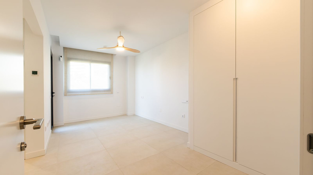 2 Bed Apartment for sale in Fuengirola Costa Del Sol, Málaga, Spain