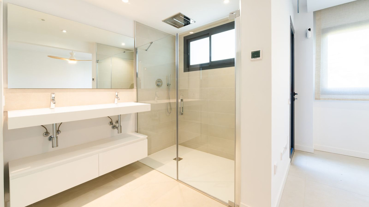 2 Bed Apartment for sale in Fuengirola Costa Del Sol, Málaga, Spain
