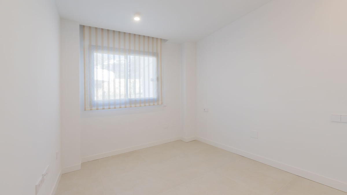 2 Bed Apartment for sale in Fuengirola Costa Del Sol, Málaga, Spain