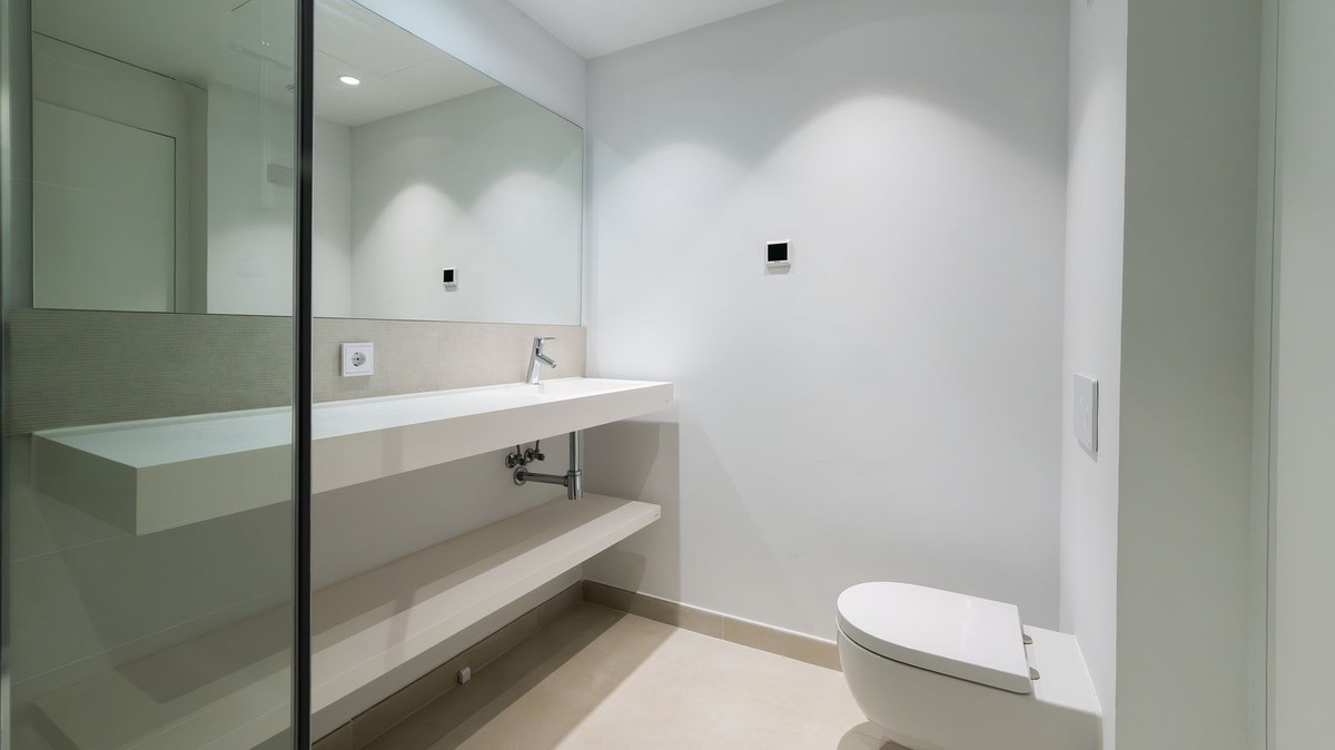 2 Bed Apartment for sale in Fuengirola Costa Del Sol, Málaga, Spain
