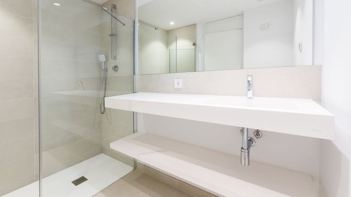2 Bed Apartment for sale in Fuengirola Costa Del Sol, Málaga, Spain