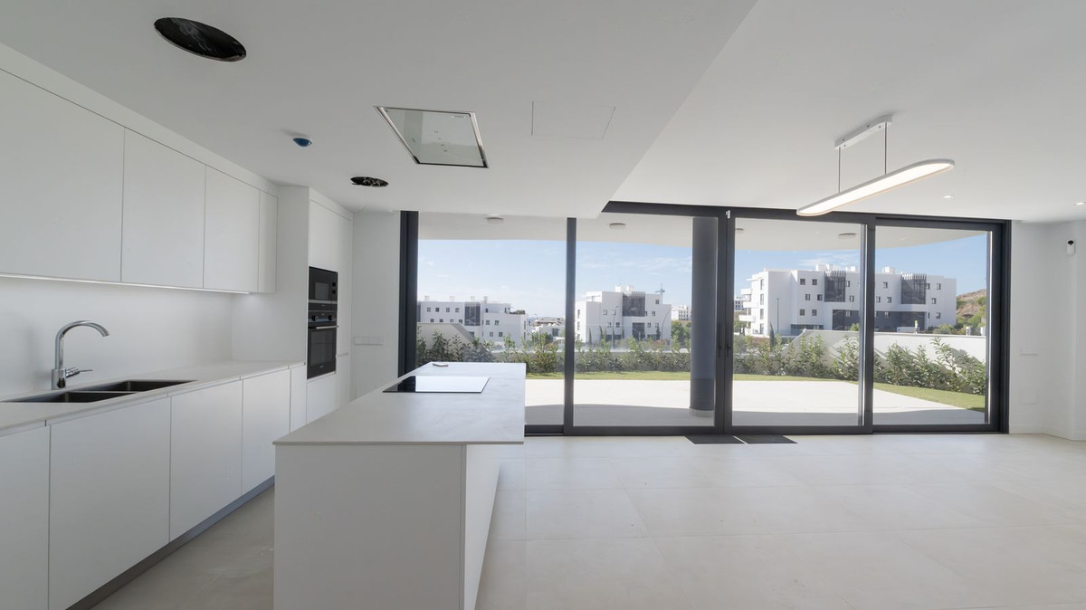 2 Bed Apartment for sale in Fuengirola Costa Del Sol, Málaga, Spain