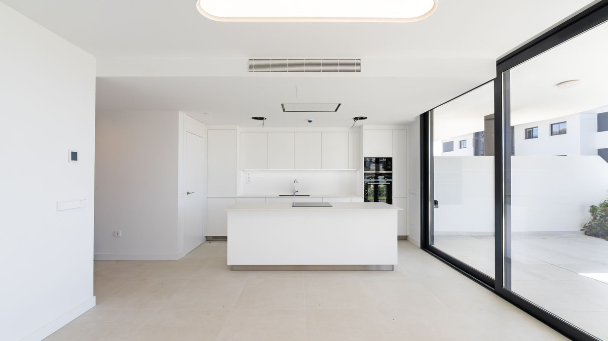 2 Bed Apartment for sale in Fuengirola Costa Del Sol, Málaga, Spain