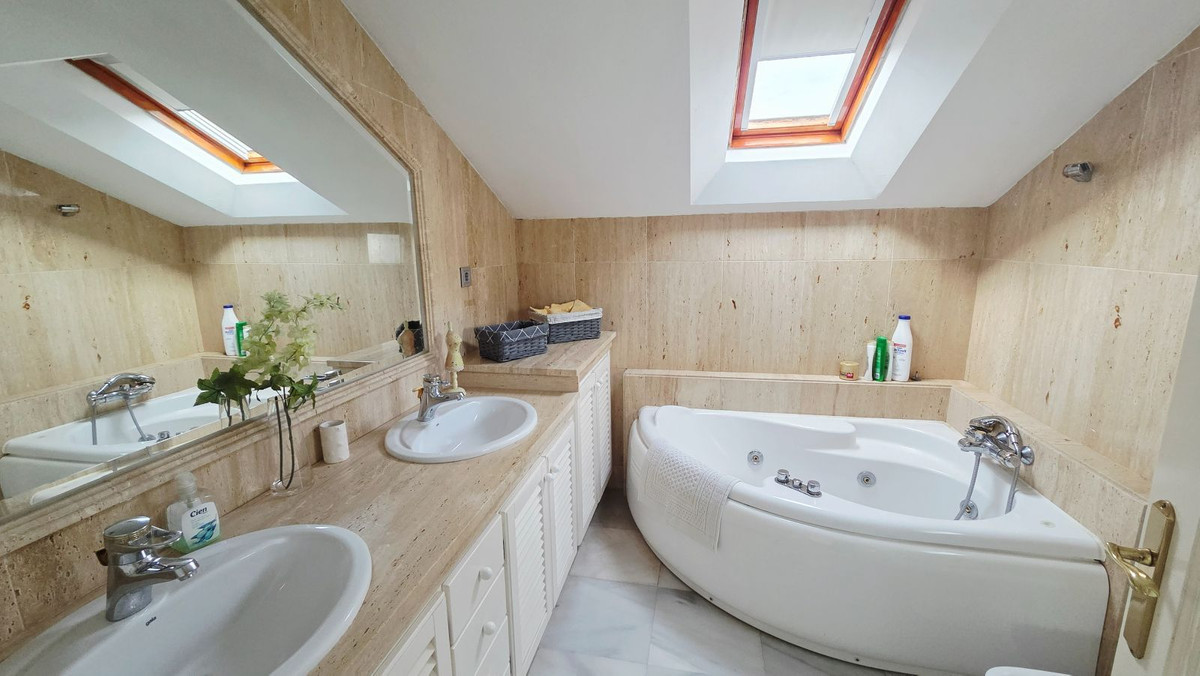 3 Bed Townhouse for sale in The Golden Mile Costa Del Sol, Málaga, Spain