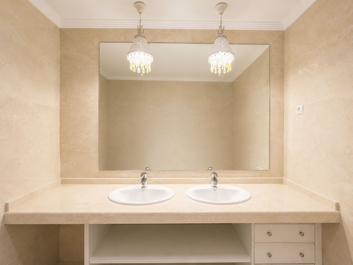 Se vende Apartamento Planta Media de 2 dormitorios en Costa Del Sol, Málaga, España