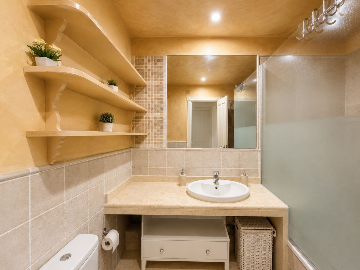 Se vende Apartamento Planta Media de 2 dormitorios en Costa Del Sol, Málaga, España