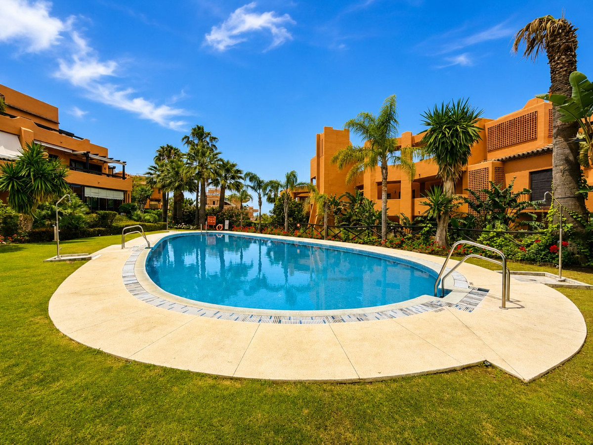 Se vende Apartamento Planta Media de 2 dormitorios en Costa Del Sol, Málaga, España