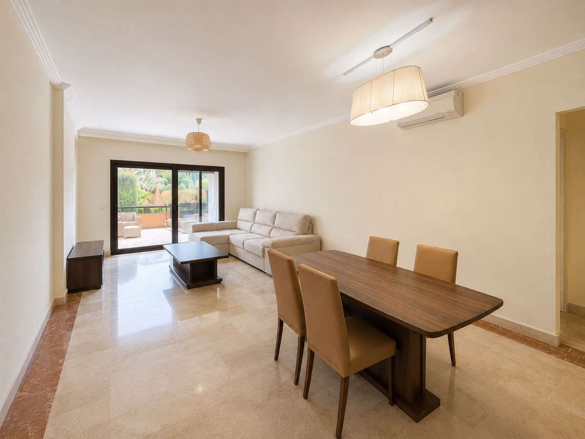 Se vende Apartamento Planta Media de 2 dormitorios en Costa Del Sol, Málaga, España