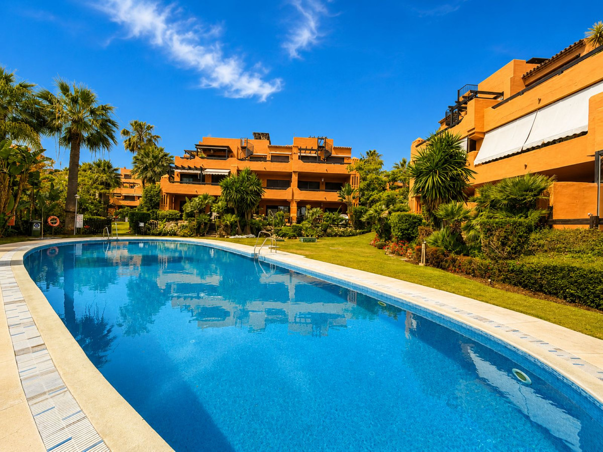 Se vende Apartamento Planta Media de 2 dormitorios en Costa Del Sol, Málaga, España