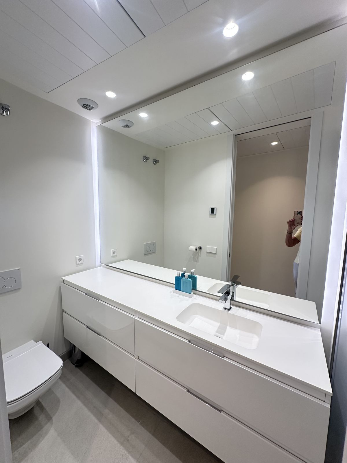 3 Bed Apartment for sale in Estepona Costa Del Sol, Málaga, Spain