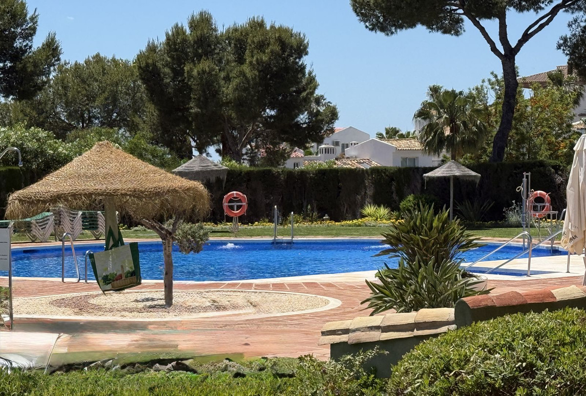 Se vende Apartamento Planta Baja de 2 dormitorios en Costa Del Sol, Málaga, España