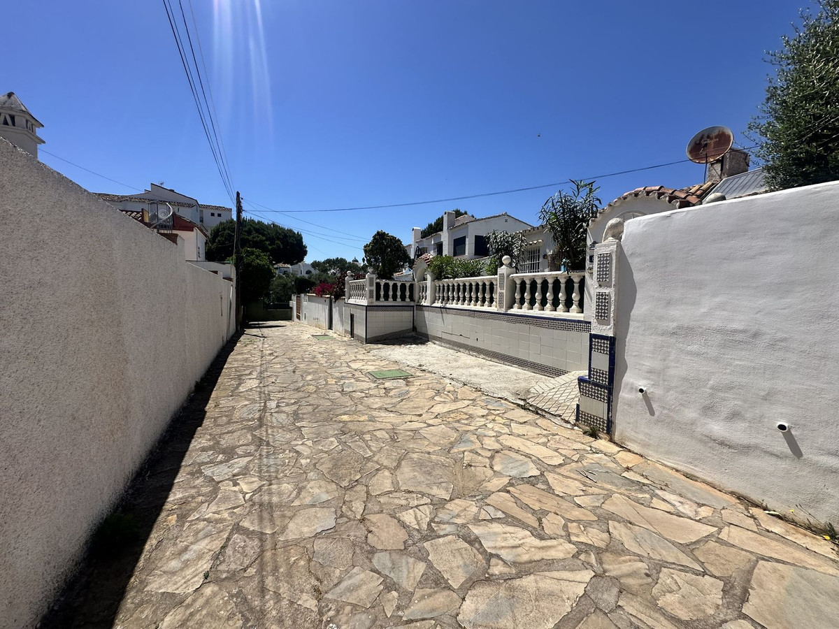2 Bed Townhouse for sale in Calahonda Costa Del Sol, Málaga, Spain