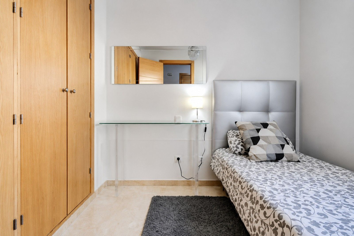 Se vende Apartamento Planta Media de 2 dormitorios en Costa Del Sol, Málaga, España