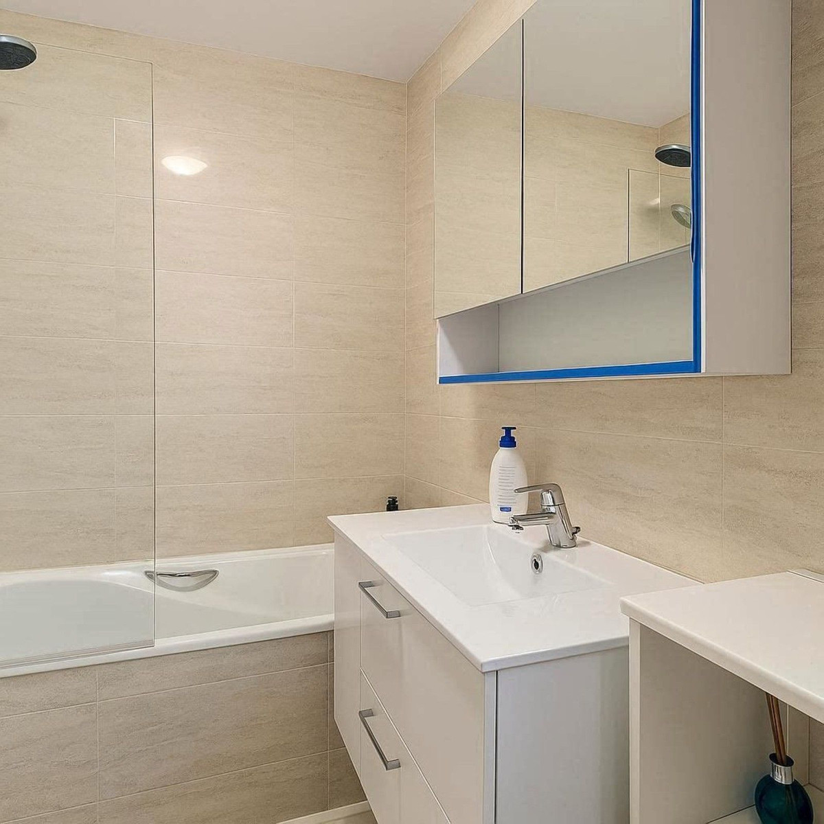 Se vende Apartamento Planta Media de 2 dormitorios en Costa Del Sol, Málaga, España