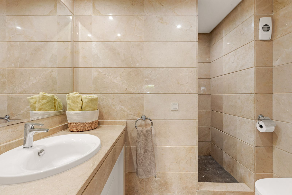 2 Bed Apartment for sale in Estepona Costa Del Sol, Málaga, Spain