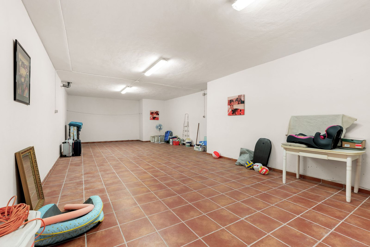 2 Bed Apartment for sale in Estepona Costa Del Sol, Málaga, Spain