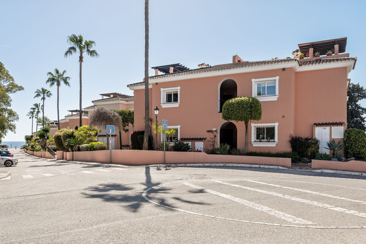 2 Bed Apartment for sale in Estepona Costa Del Sol, Málaga, Spain