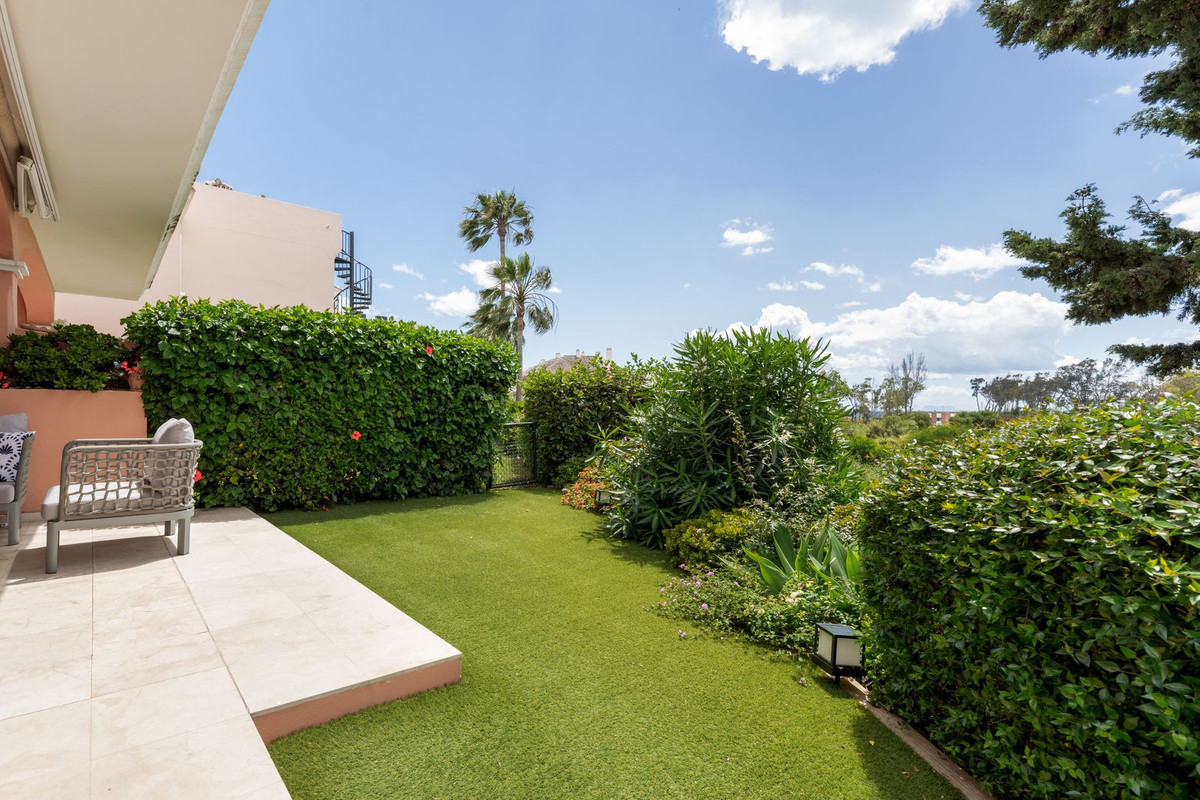 2 Bed Apartment for sale in Estepona Costa Del Sol, Málaga, Spain