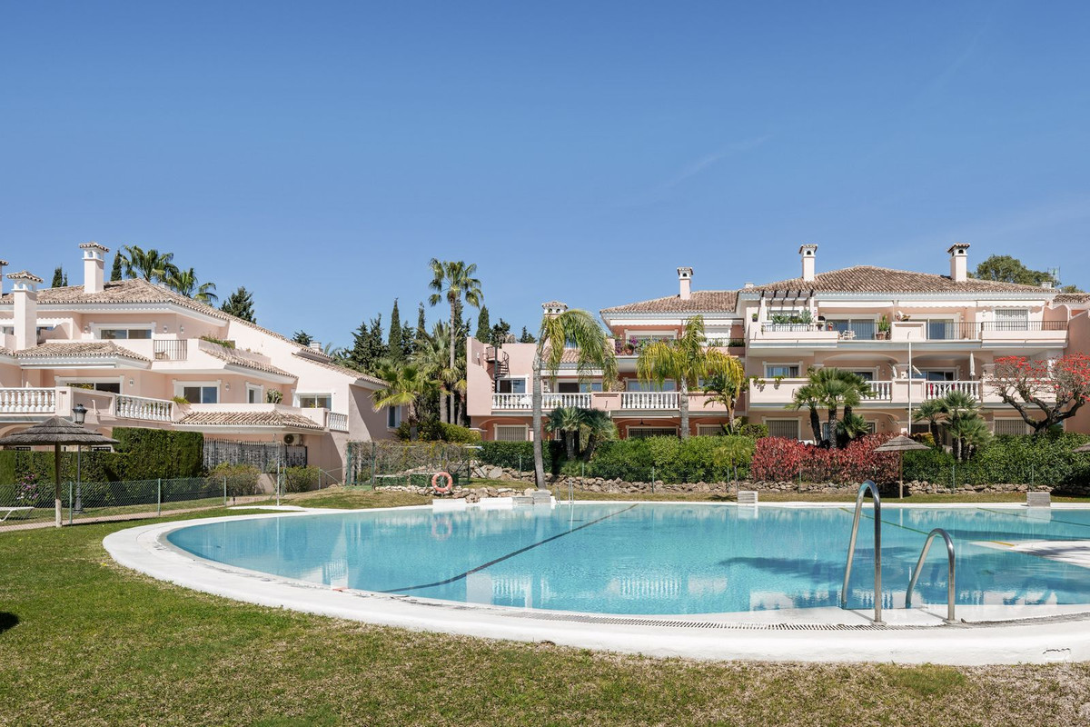 2 Bed Apartment for sale in Estepona Costa Del Sol, Málaga, Spain