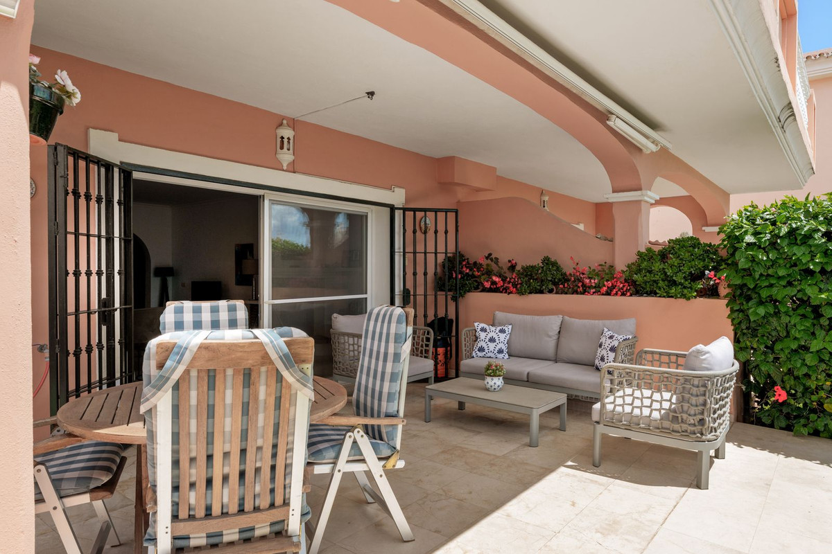 2 Bed Apartment for sale in Estepona Costa Del Sol, Málaga, Spain