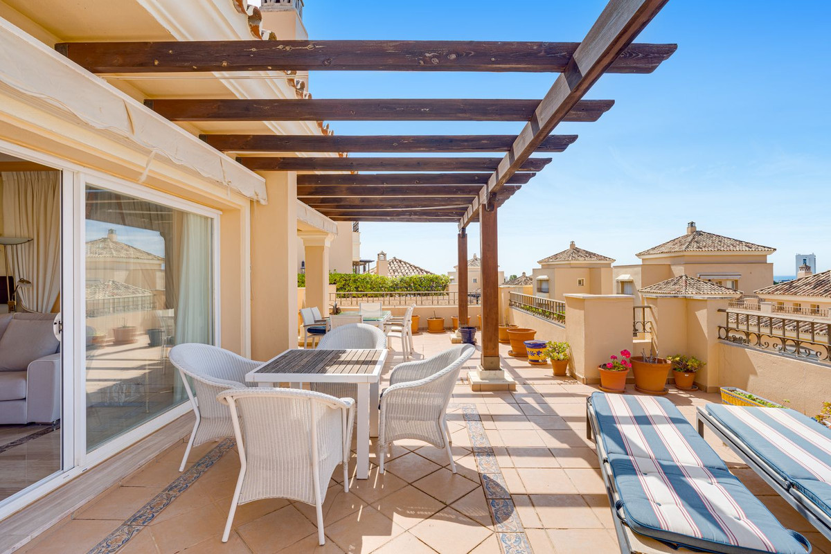 4 Bed Apartment for sale in Elviria Costa Del Sol, Málaga, Spain