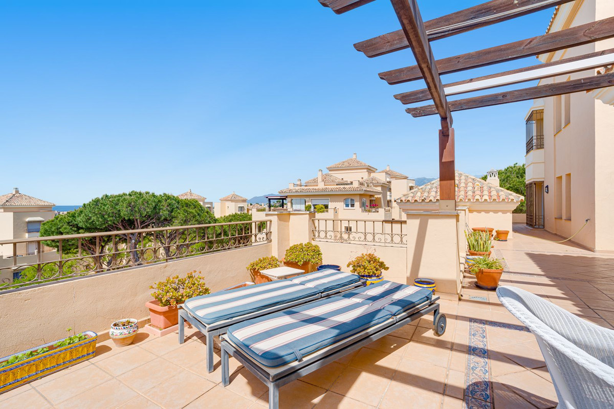 4 Bed Apartment for sale in Elviria Costa Del Sol, Málaga, Spain