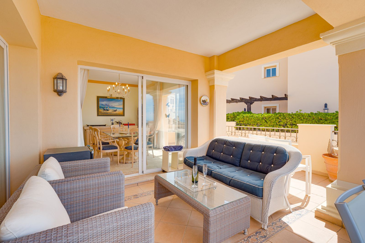 4 Bed Apartment for sale in Elviria Costa Del Sol, Málaga, Spain