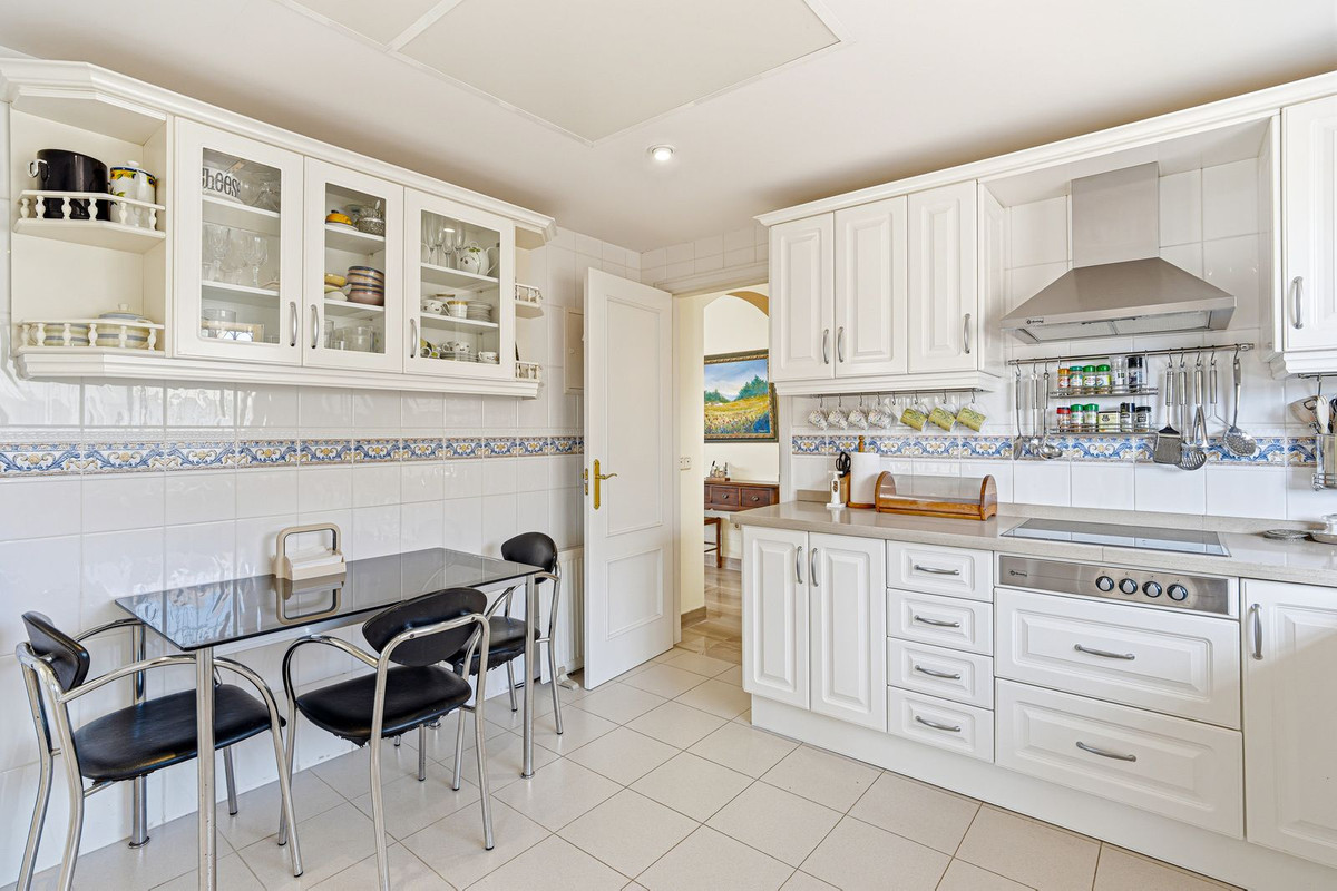 4 Bed Apartment for sale in Elviria Costa Del Sol, Málaga, Spain
