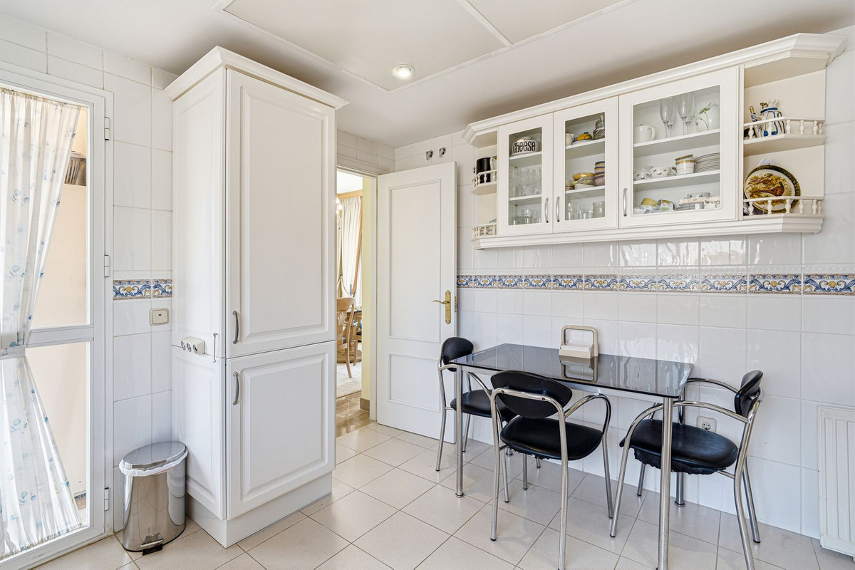 4 Bed Apartment for sale in Elviria Costa Del Sol, Málaga, Spain