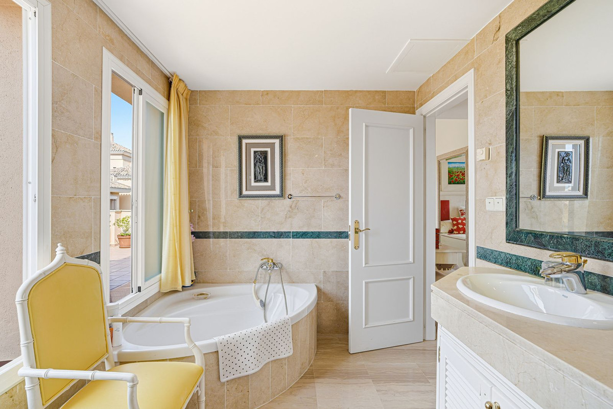 4 Bed Apartment for sale in Elviria Costa Del Sol, Málaga, Spain